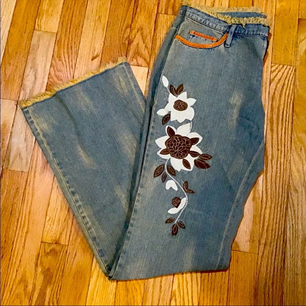 New with tags! Reposhed as they didn’t fit … beautiful vintage frayed jeans